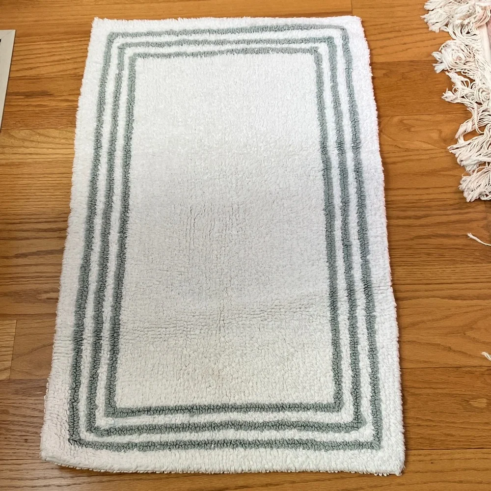 Organic Cotton White and Sea Foam Reversible Bath Mat